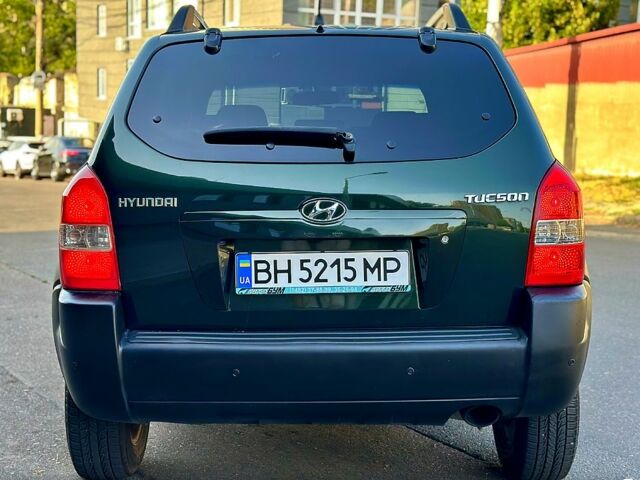 Зеленый Хендай Туксон, объемом двигателя 2 л и пробегом 172 тыс. км за 7000 $, фото 2 на Automoto.ua