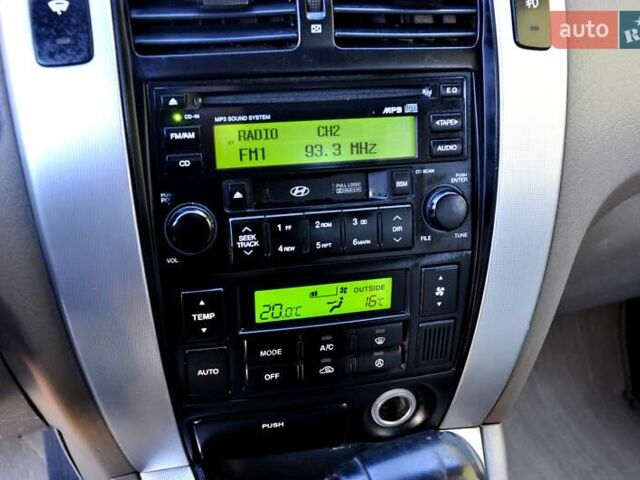 Зеленый Хендай Туксон, объемом двигателя 1.98 л и пробегом 245 тыс. км за 7200 $, фото 31 на Automoto.ua