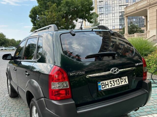 Зеленый Хендай Туксон, объемом двигателя 2 л и пробегом 184 тыс. км за 7500 $, фото 4 на Automoto.ua