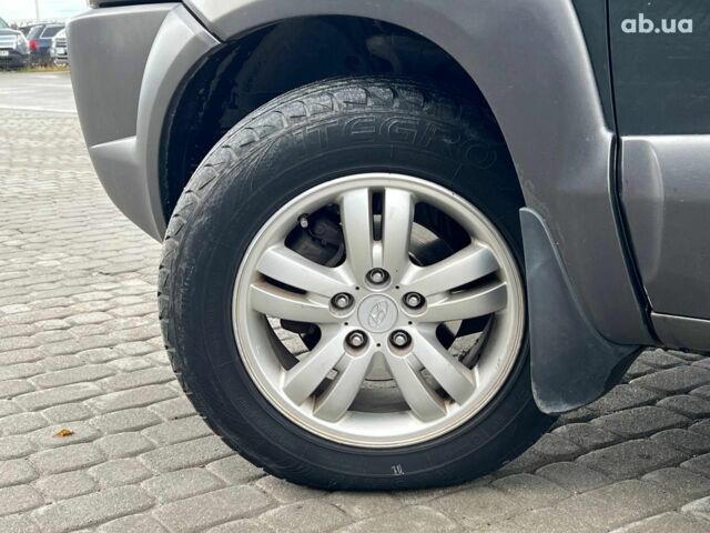 Зеленый Хендай Туксон, объемом двигателя 2 л и пробегом 223 тыс. км за 8540 $, фото 13 на Automoto.ua