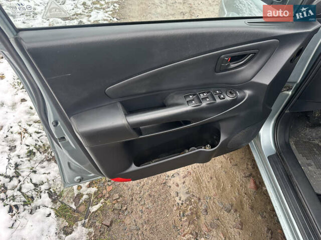 Зелений Хендай Туксон, об'ємом двигуна 2 л та пробігом 248 тис. км за 6999 $, фото 13 на Automoto.ua