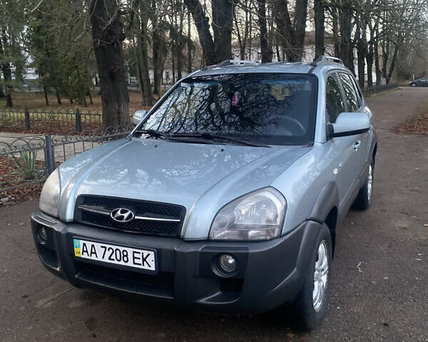 Зеленый Хендай Туксон, объемом двигателя 2 л и пробегом 223 тыс. км за 7950 $, фото 5 на Automoto.ua