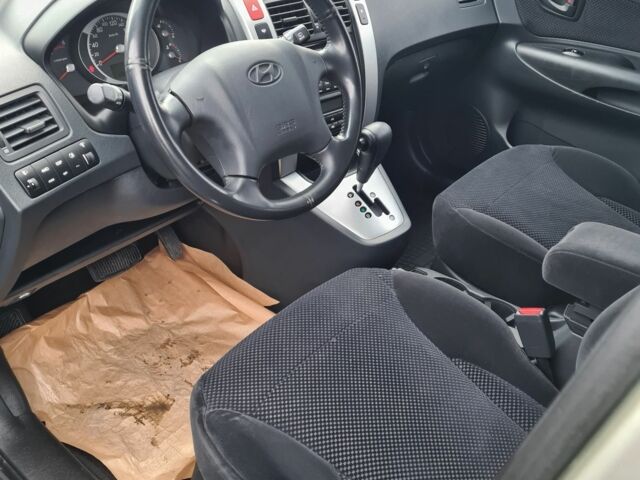 Зелений Хендай Туксон, об'ємом двигуна 2 л та пробігом 149 тис. км за 9900 $, фото 8 на Automoto.ua