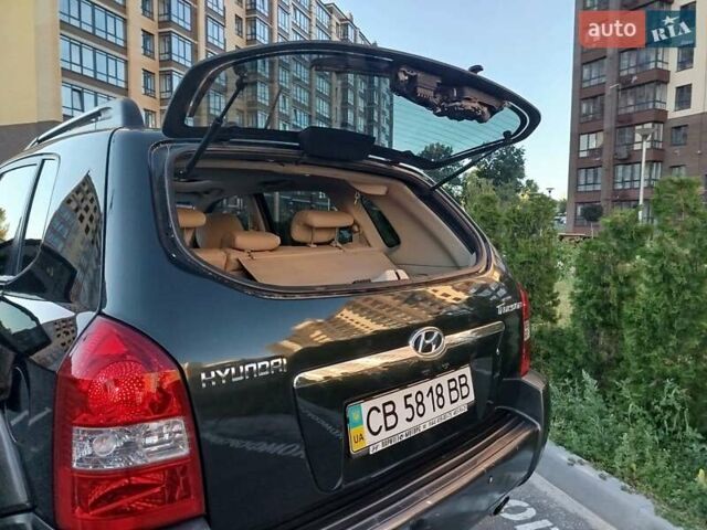 Зелений Хендай Туксон, об'ємом двигуна 1.98 л та пробігом 185 тис. км за 8100 $, фото 11 на Automoto.ua