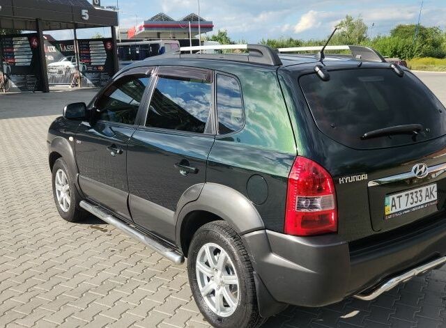 Зелений Хендай Туксон, об'ємом двигуна 2 л та пробігом 208 тис. км за 8500 $, фото 4 на Automoto.ua