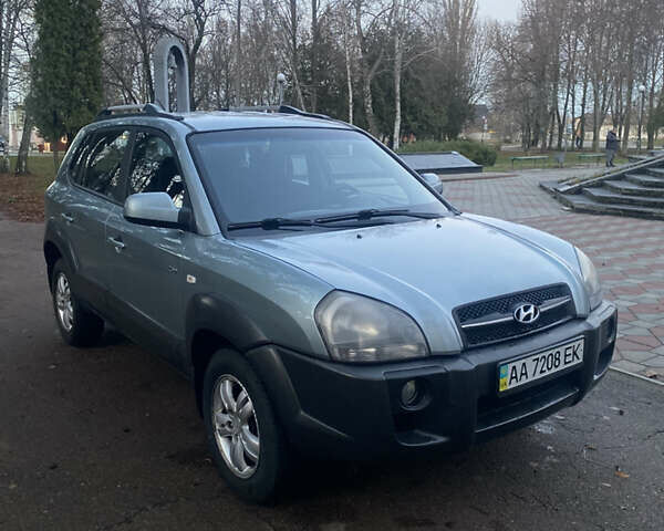Зеленый Хендай Туксон, объемом двигателя 2 л и пробегом 223 тыс. км за 7950 $, фото 2 на Automoto.ua