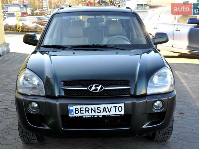 Зеленый Хендай Туксон, объемом двигателя 1.98 л и пробегом 245 тыс. км за 7200 $, фото 3 на Automoto.ua