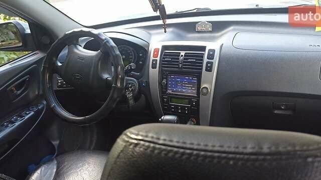 Зелений Хендай Туксон, об'ємом двигуна 1.98 л та пробігом 212 тис. км за 8500 $, фото 9 на Automoto.ua