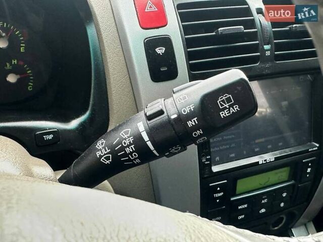 Зеленый Хендай Туксон, объемом двигателя 1.99 л и пробегом 214 тыс. км за 7290 $, фото 19 на Automoto.ua