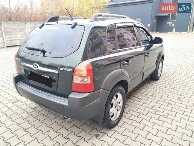 Зеленый Хендай Туксон, объемом двигателя 1.98 л и пробегом 280 тыс. км за 7200 $, фото 6 на Automoto.ua