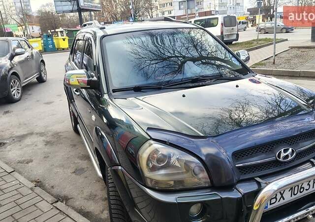 Зелений Хендай Туксон, об'ємом двигуна 1.98 л та пробігом 245 тис. км за 7800 $, фото 1 на Automoto.ua