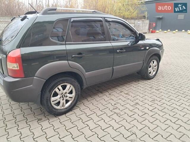 Зеленый Хендай Туксон, объемом двигателя 1.98 л и пробегом 280 тыс. км за 7200 $, фото 7 на Automoto.ua