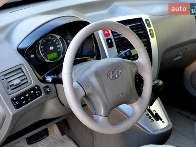 Зеленый Хендай Туксон, объемом двигателя 1.98 л и пробегом 245 тыс. км за 7200 $, фото 16 на Automoto.ua