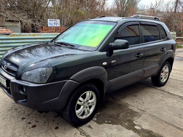 Зелений Хендай Туксон, об'ємом двигуна 2 л та пробігом 276 тис. км за 9000 $, фото 5 на Automoto.ua