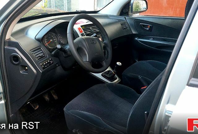 Зелений Хендай Туксон, об'ємом двигуна 2 л та пробігом 227 тис. км за 7800 $, фото 8 на Automoto.ua