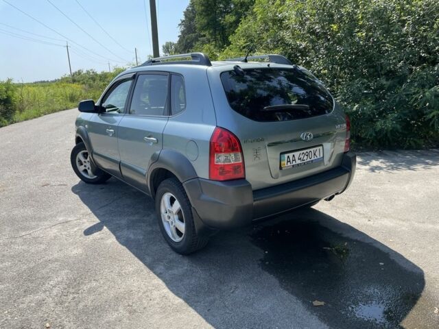Зеленый Хендай Туксон, объемом двигателя 2 л и пробегом 130 тыс. км за 9100 $, фото 3 на Automoto.ua