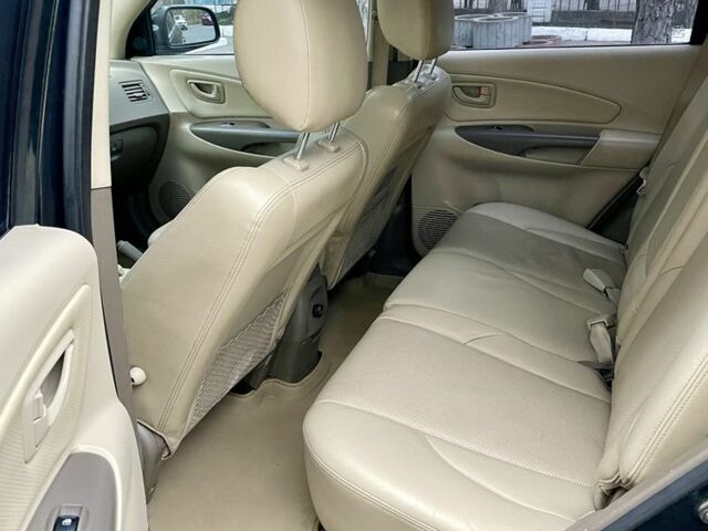 Зеленый Хендай Туксон, объемом двигателя 2.7 л и пробегом 201 тыс. км за 8400 $, фото 9 на Automoto.ua