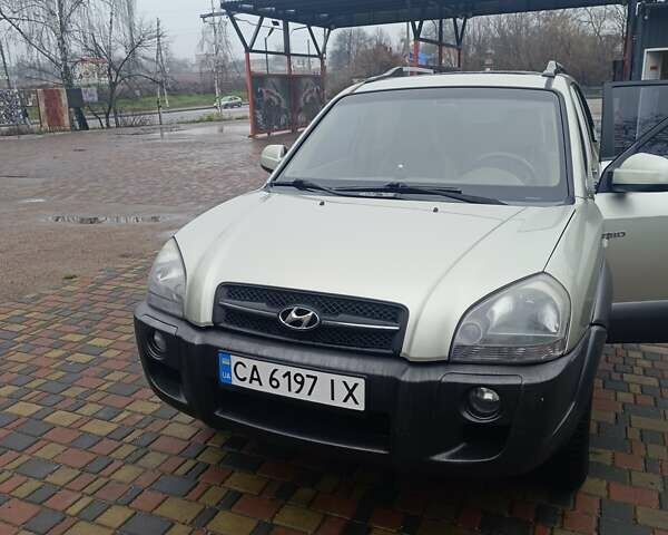 Зелений Хендай Туксон, об'ємом двигуна 1.98 л та пробігом 132 тис. км за 8300 $, фото 3 на Automoto.ua