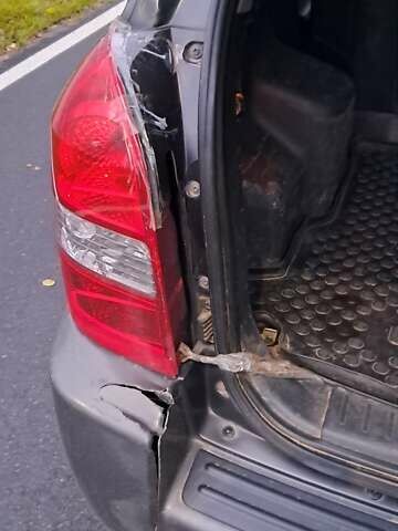 Зелений Хендай Туксон, об'ємом двигуна 1.98 л та пробігом 294 тис. км за 5500 $, фото 6 на Automoto.ua