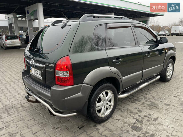 Зеленый Хендай Туксон, объемом двигателя 1.98 л и пробегом 295 тыс. км за 5950 $, фото 7 на Automoto.ua