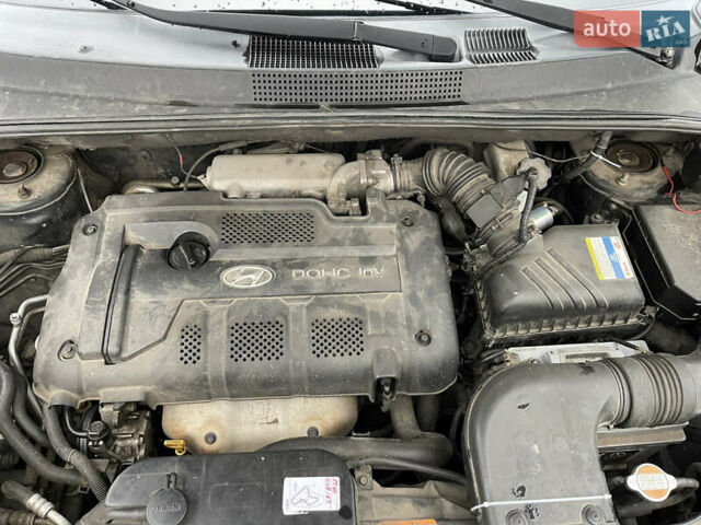 Зеленый Хендай Туксон, объемом двигателя 1.98 л и пробегом 295 тыс. км за 5950 $, фото 35 на Automoto.ua