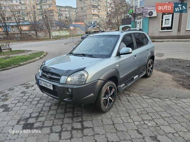 Зеленый Хендай Туксон, объемом двигателя 1.98 л и пробегом 158 тыс. км за 8300 $, фото 5 на Automoto.ua