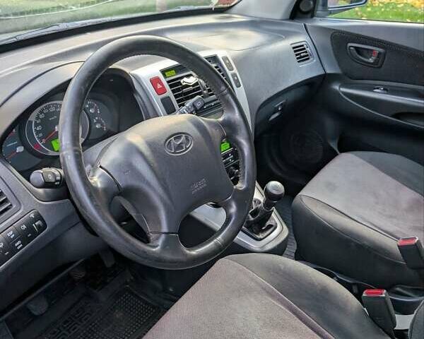 Зеленый Хендай Туксон, объемом двигателя 1.98 л и пробегом 200 тыс. км за 8000 $, фото 12 на Automoto.ua