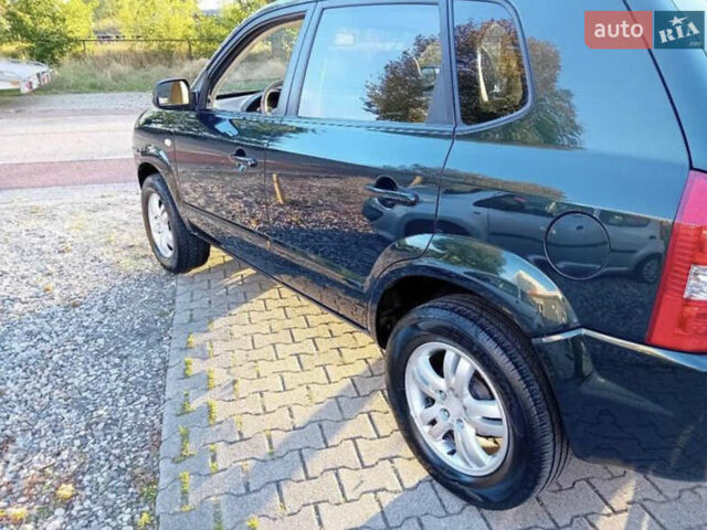 Зеленый Хендай Туксон, объемом двигателя 2 л и пробегом 183 тыс. км за 8900 $, фото 15 на Automoto.ua