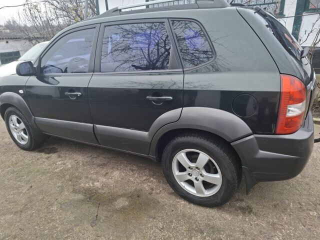 Зеленый Хендай Туксон, объемом двигателя 2 л и пробегом 228 тыс. км за 6500 $, фото 4 на Automoto.ua