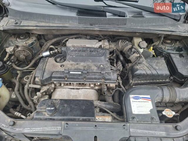 Зеленый Хендай Туксон, объемом двигателя 2 л и пробегом 228 тыс. км за 6500 $, фото 8 на Automoto.ua