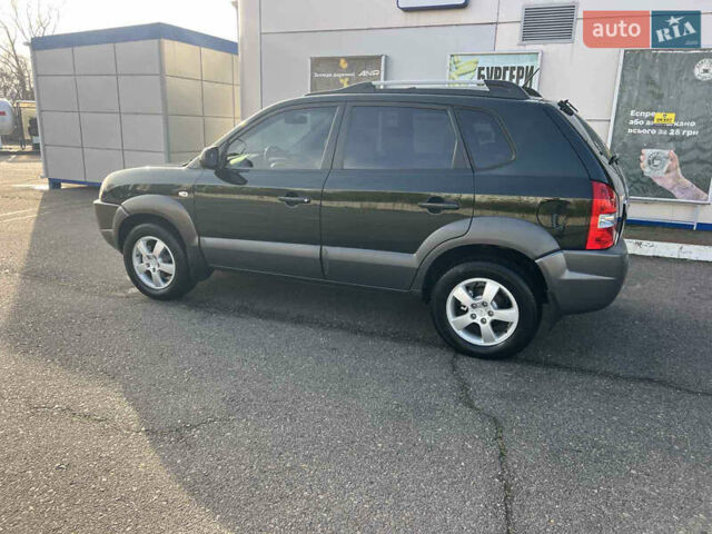 Зеленый Хендай Туксон, объемом двигателя 1.98 л и пробегом 130 тыс. км за 9100 $, фото 5 на Automoto.ua