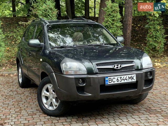 Зеленый Хендай Туксон, объемом двигателя 1.98 л и пробегом 230 тыс. км за 7999 $, фото 2 на Automoto.ua