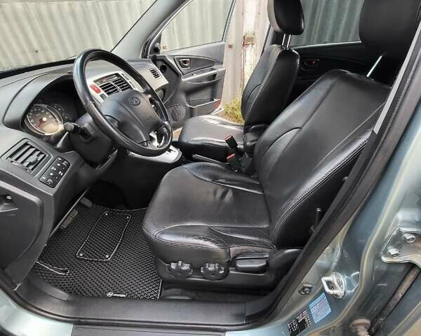 Зеленый Хендай Туксон, объемом двигателя 2.66 л и пробегом 166 тыс. км за 8500 $, фото 4 на Automoto.ua