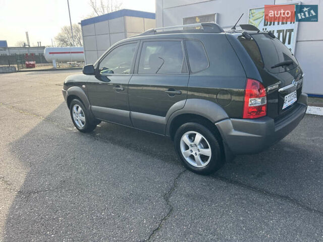 Зеленый Хендай Туксон, объемом двигателя 1.98 л и пробегом 130 тыс. км за 9100 $, фото 2 на Automoto.ua