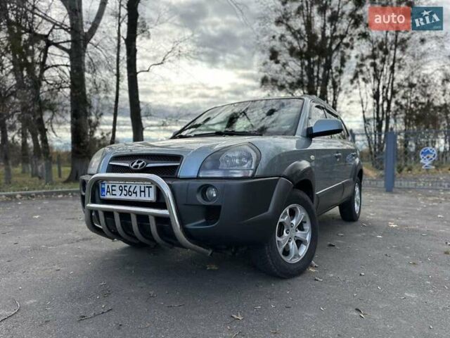 Зеленый Хендай Туксон, объемом двигателя 1.98 л и пробегом 168 тыс. км за 8800 $, фото 2 на Automoto.ua