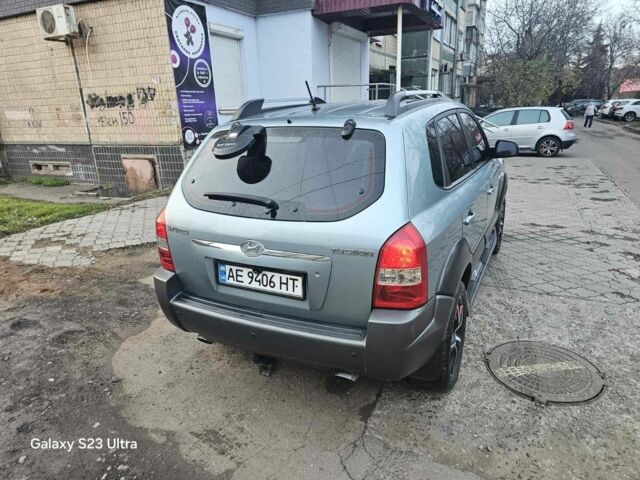 Зелений Хендай Туксон, об'ємом двигуна 2 л та пробігом 150 тис. км за 8331 $, фото 3 на Automoto.ua