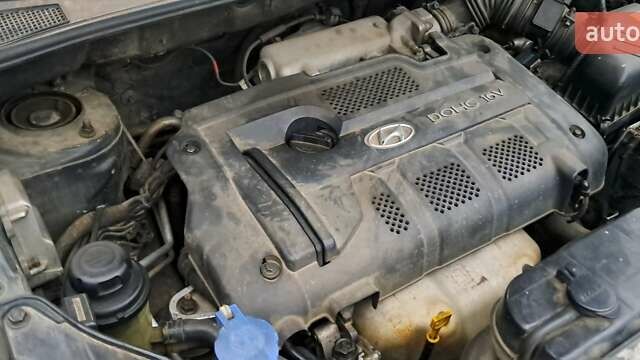 Зелений Хендай Туксон, об'ємом двигуна 1.98 л та пробігом 294 тис. км за 5500 $, фото 12 на Automoto.ua