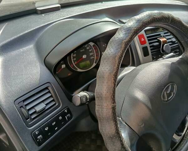 Зеленый Хендай Туксон, объемом двигателя 2 л и пробегом 140 тыс. км за 8800 $, фото 7 на Automoto.ua