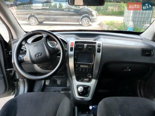 Зеленый Хендай Туксон, объемом двигателя 2 л и пробегом 177 тыс. км за 7800 $, фото 6 на Automoto.ua