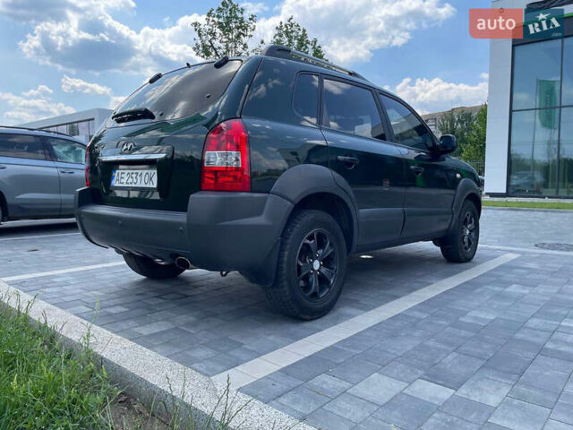 Зеленый Хендай Туксон, объемом двигателя 1.98 л и пробегом 180 тыс. км за 9200 $, фото 5 на Automoto.ua
