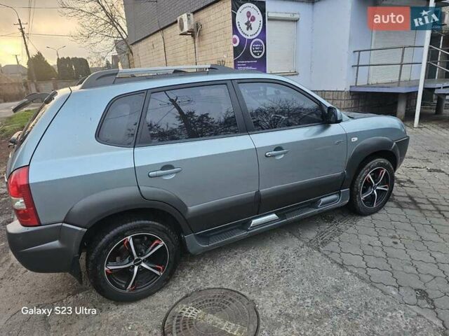 Зеленый Хендай Туксон, объемом двигателя 1.98 л и пробегом 158 тыс. км за 8300 $, фото 1 на Automoto.ua