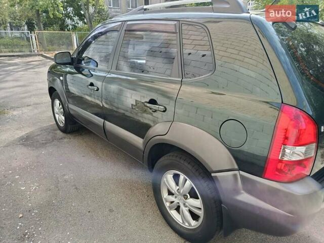 Зеленый Хендай Туксон, объемом двигателя 2 л и пробегом 140 тыс. км за 8800 $, фото 4 на Automoto.ua