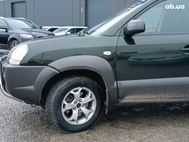Зеленый Хендай Туксон, объемом двигателя 2 л и пробегом 223 тыс. км за 7290 $, фото 3 на Automoto.ua
