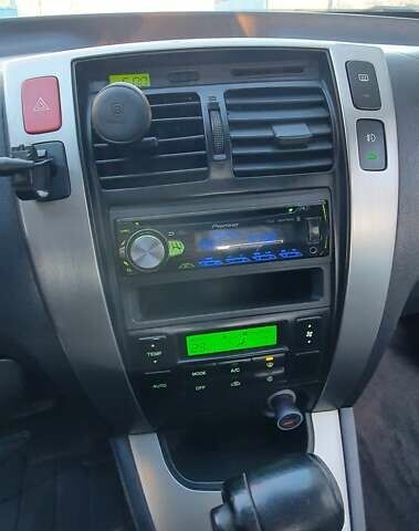 Зеленый Хендай Туксон, объемом двигателя 2 л и пробегом 115 тыс. км за 8500 $, фото 42 на Automoto.ua