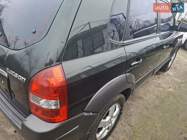 Зеленый Хендай Туксон, объемом двигателя 2 л и пробегом 228 тыс. км за 6500 $, фото 7 на Automoto.ua