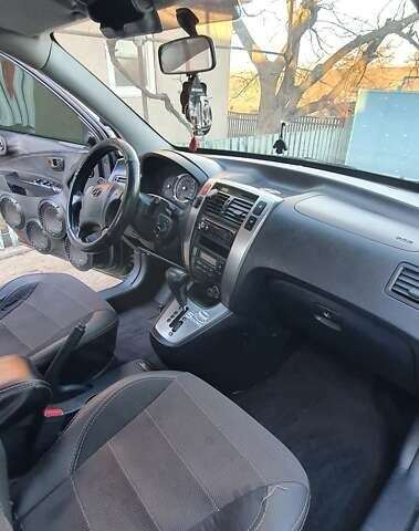 Зеленый Хендай Туксон, объемом двигателя 2 л и пробегом 115 тыс. км за 8500 $, фото 67 на Automoto.ua