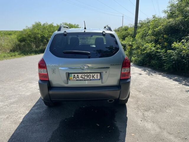 Зеленый Хендай Туксон, объемом двигателя 2 л и пробегом 130 тыс. км за 9100 $, фото 4 на Automoto.ua