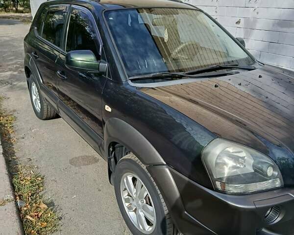 Зеленый Хендай Туксон, объемом двигателя 2 л и пробегом 140 тыс. км за 8800 $, фото 1 на Automoto.ua