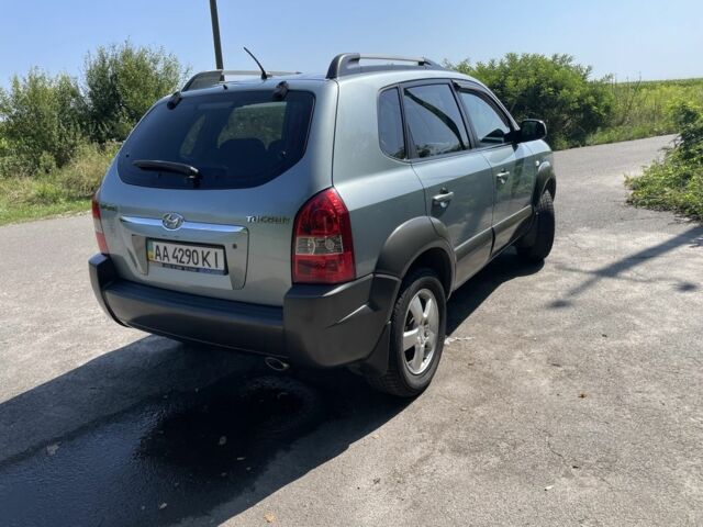 Зеленый Хендай Туксон, объемом двигателя 2 л и пробегом 130 тыс. км за 9100 $, фото 5 на Automoto.ua