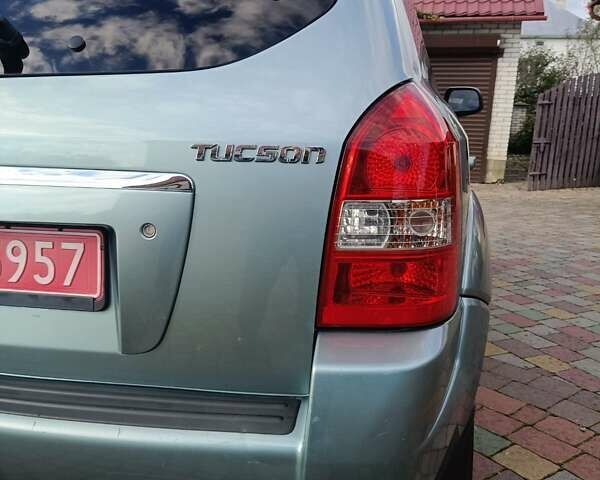 Зеленый Хендай Туксон, объемом двигателя 2 л и пробегом 166 тыс. км за 8800 $, фото 24 на Automoto.ua